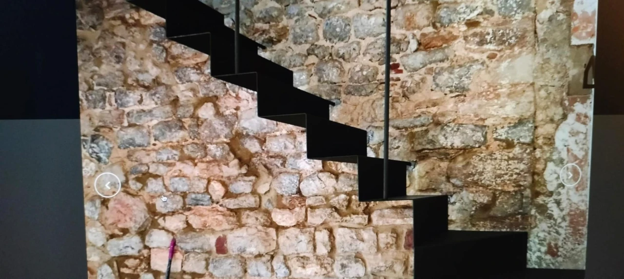 escalera de hierro lacada